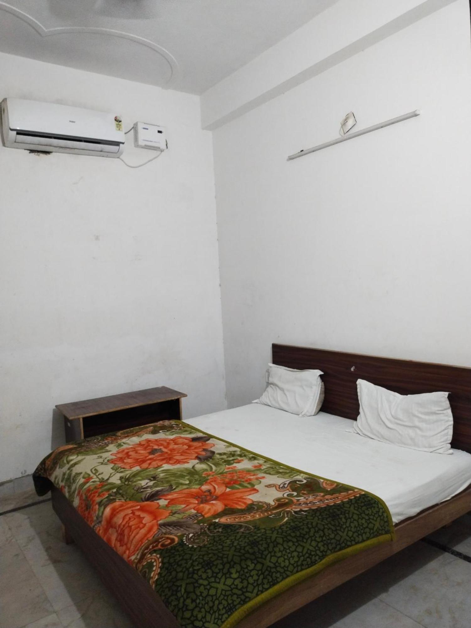 Shri Ji Kripa Kunj Hotel Vrindavan Exterior photo
