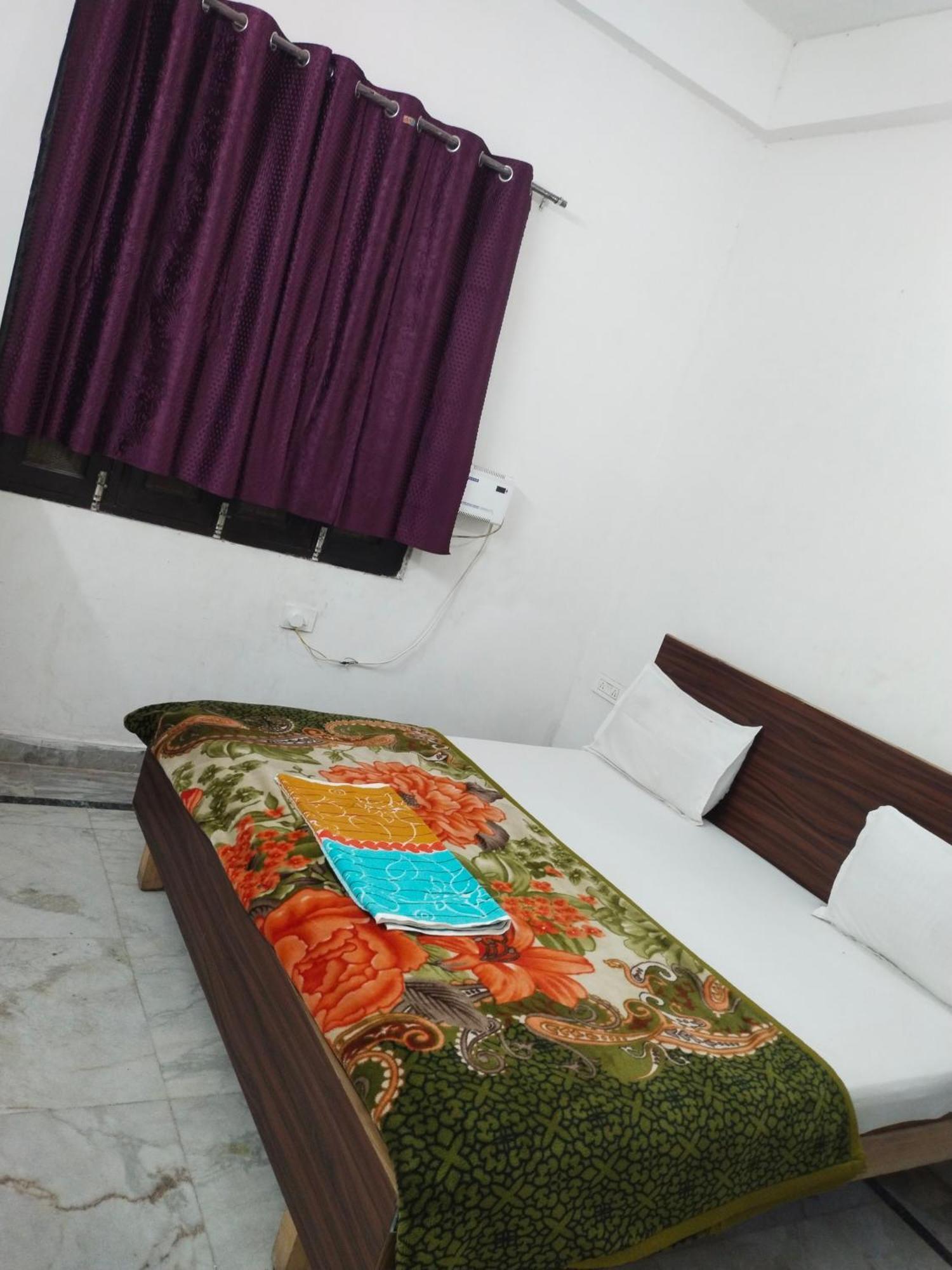 Shri Ji Kripa Kunj Hotel Vrindavan Exterior photo